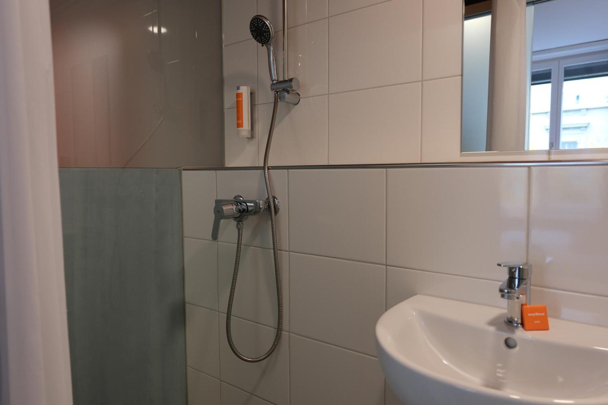 Easyhotel Zuerich Main Station Kamer foto
