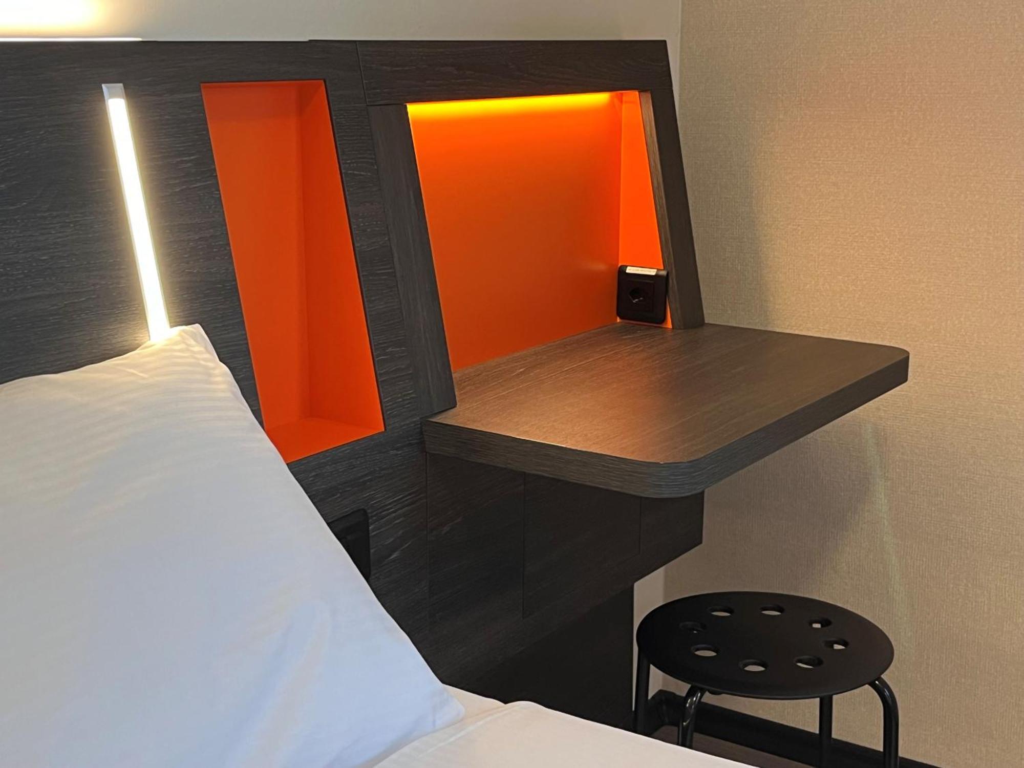 Easyhotel Zuerich Main Station Buitenkant foto