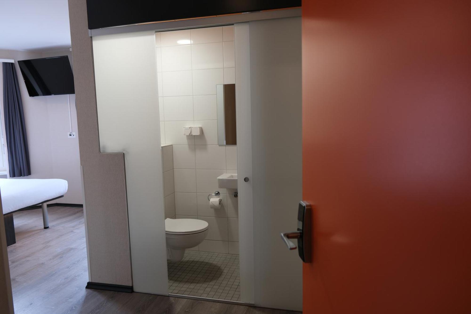 Easyhotel Zuerich Main Station Buitenkant foto